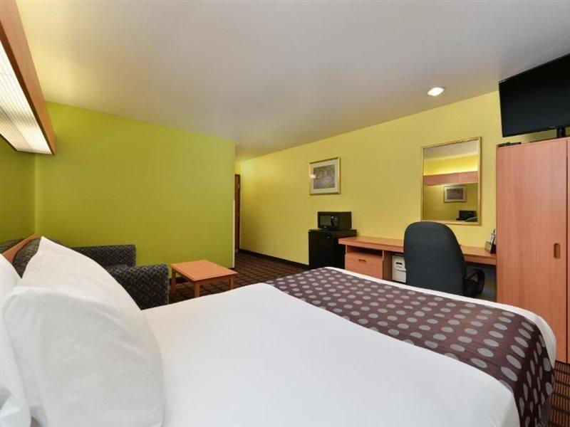 Microtel Inn & Suites By Wyndham Ft. Worth North/At Fossil Fort Worth Exterior photo