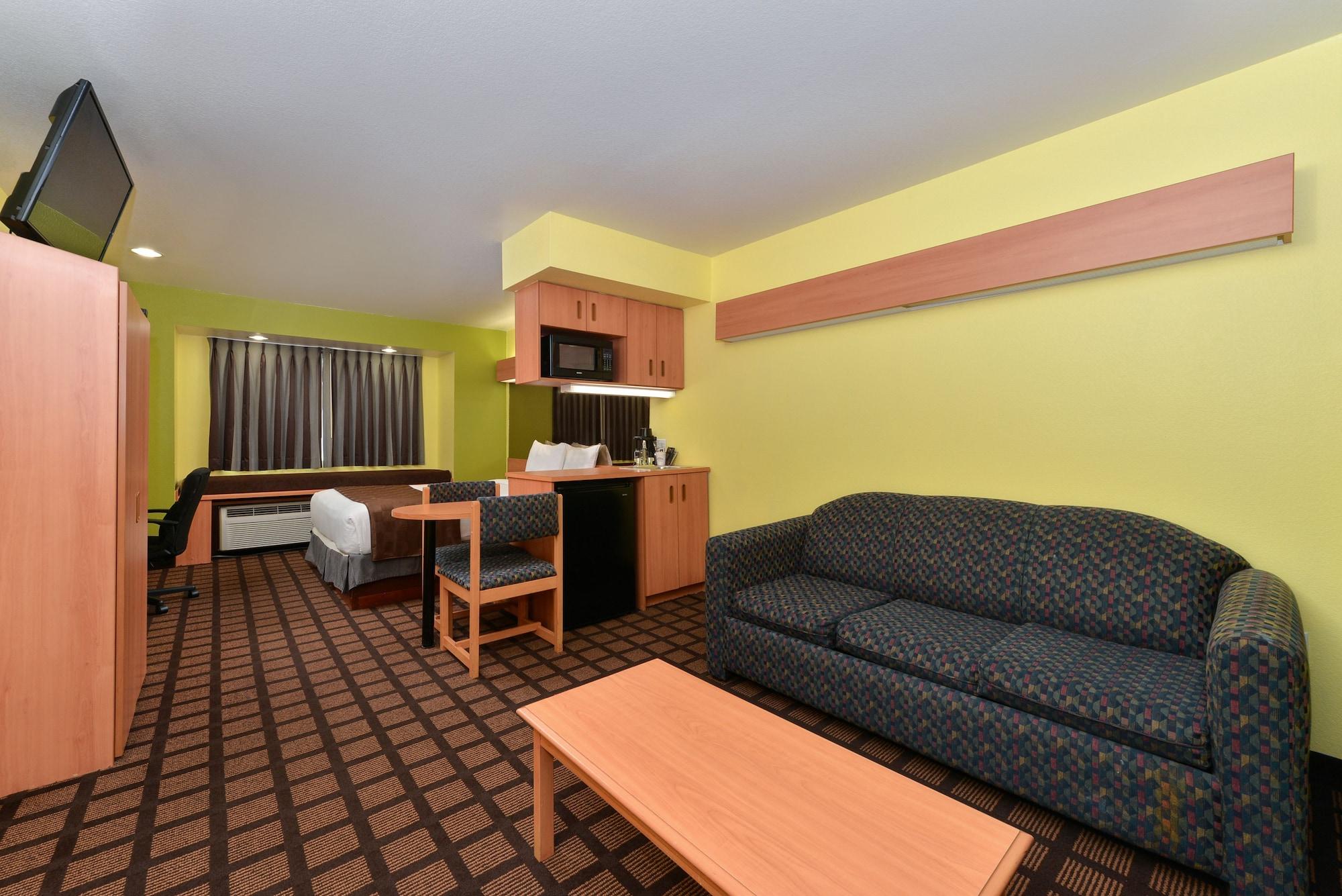 Microtel Inn & Suites By Wyndham Ft. Worth North/At Fossil Fort Worth Exterior photo