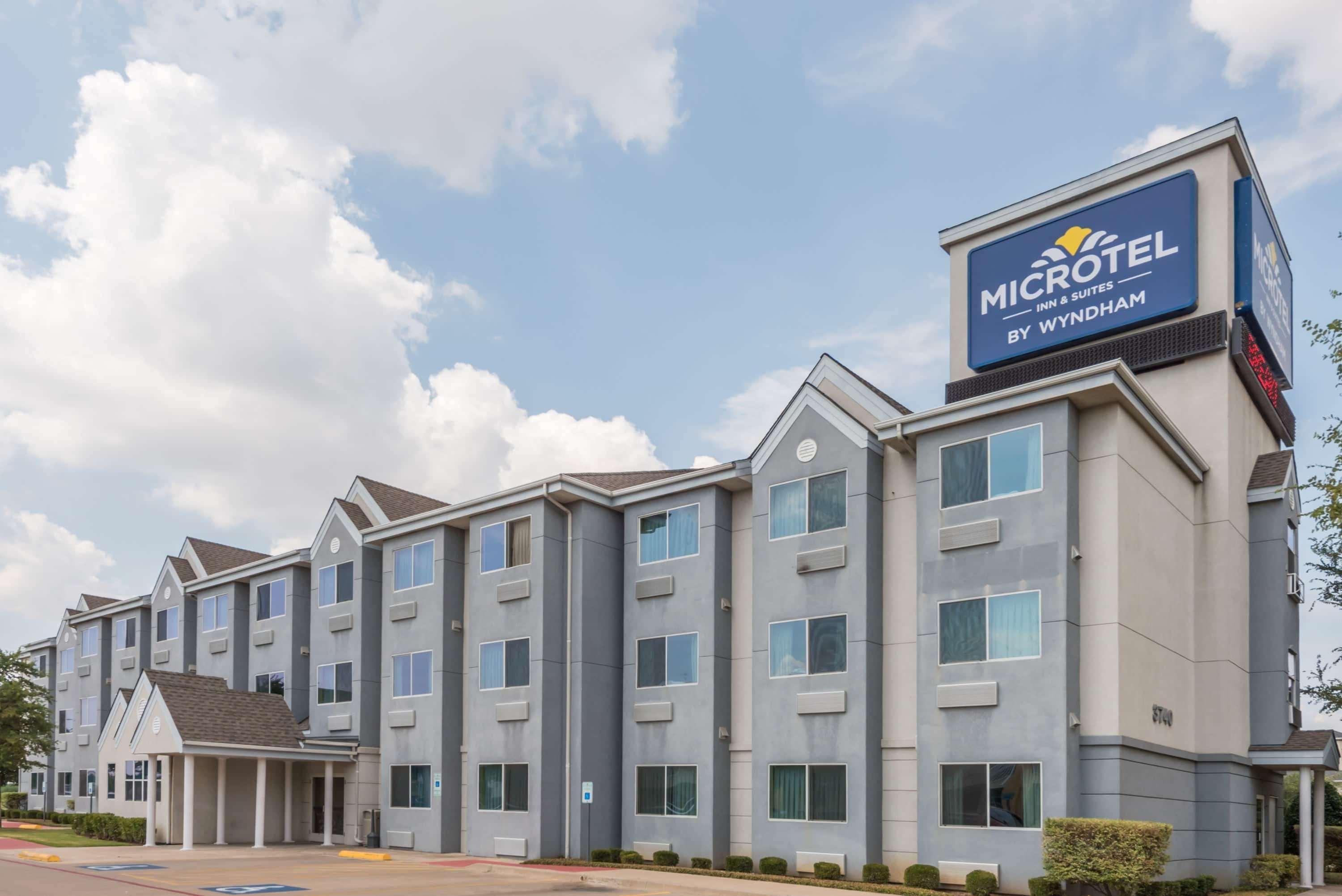 Microtel Inn & Suites By Wyndham Ft. Worth North/At Fossil Fort Worth Exterior photo