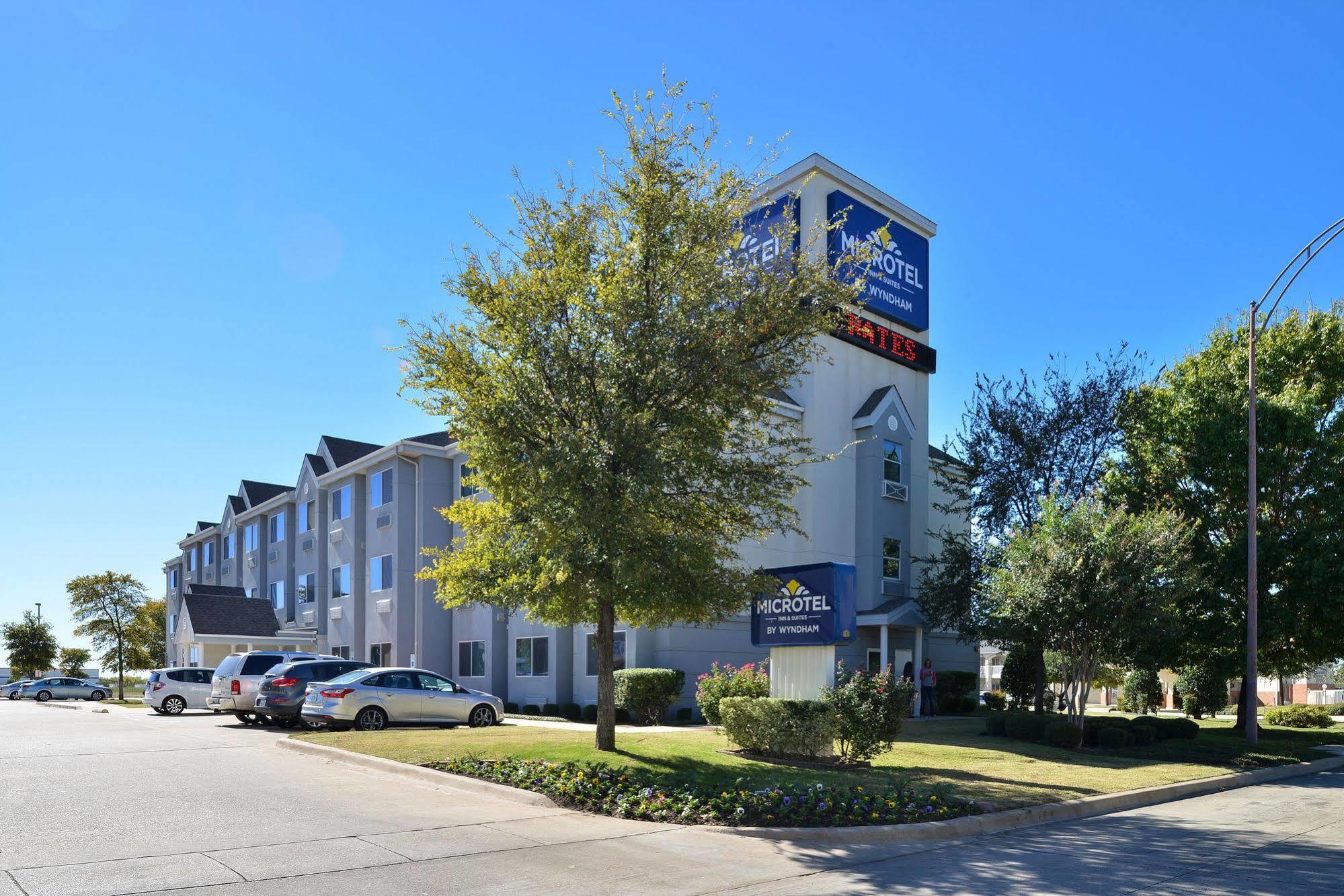 Microtel Inn & Suites By Wyndham Ft. Worth North/At Fossil Fort Worth Exterior photo