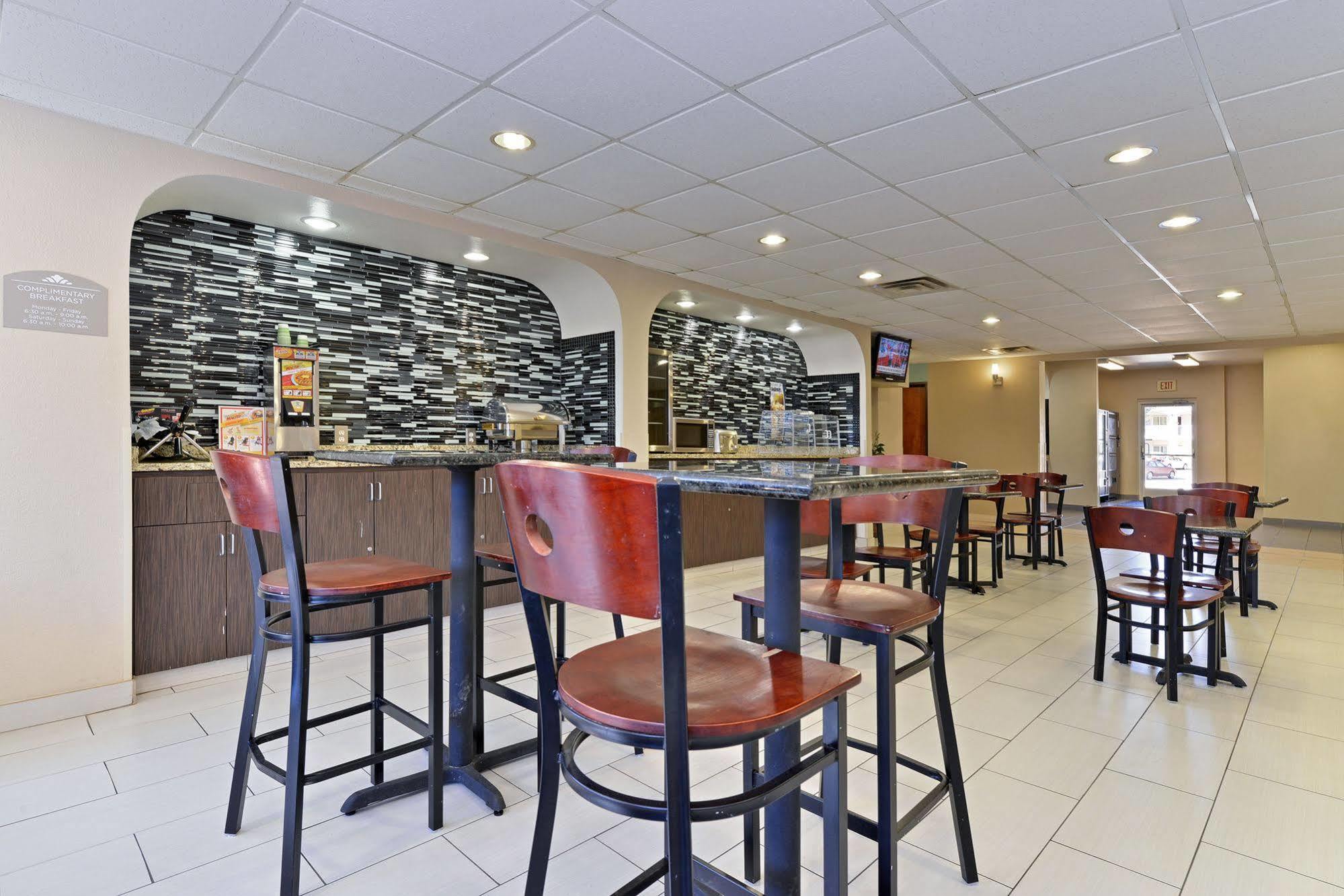 Microtel Inn & Suites By Wyndham Ft. Worth North/At Fossil Fort Worth Exterior photo
