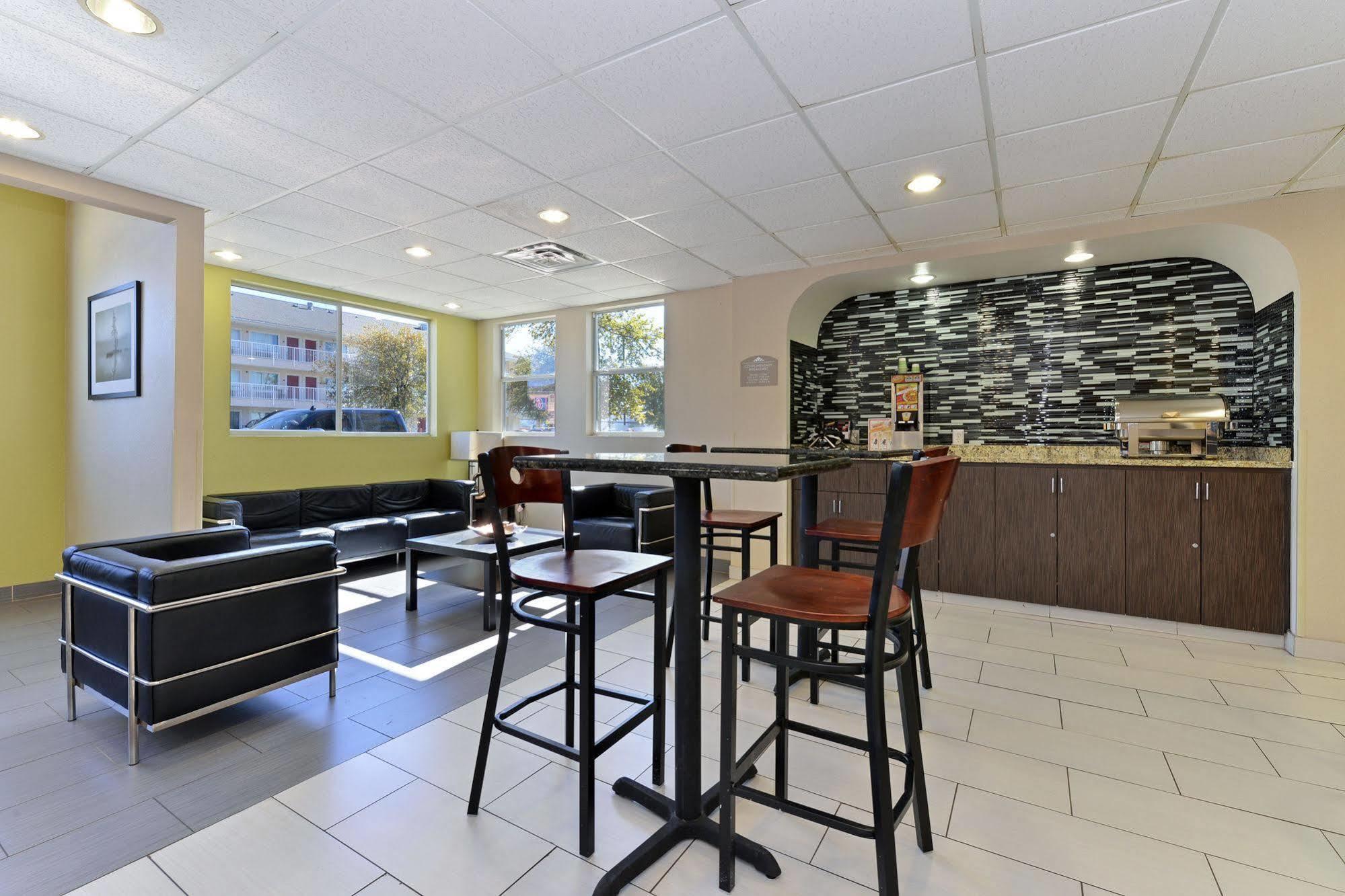 Microtel Inn & Suites By Wyndham Ft. Worth North/At Fossil Fort Worth Exterior photo